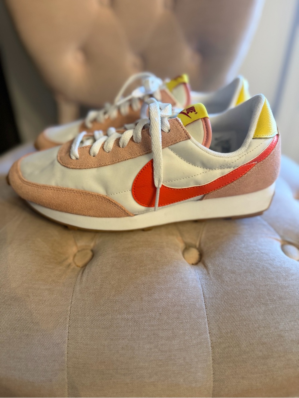 Nike Daybreak Coral Starburst Sneakers W8